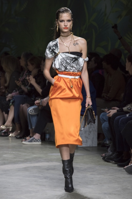versace-ss20_look-35