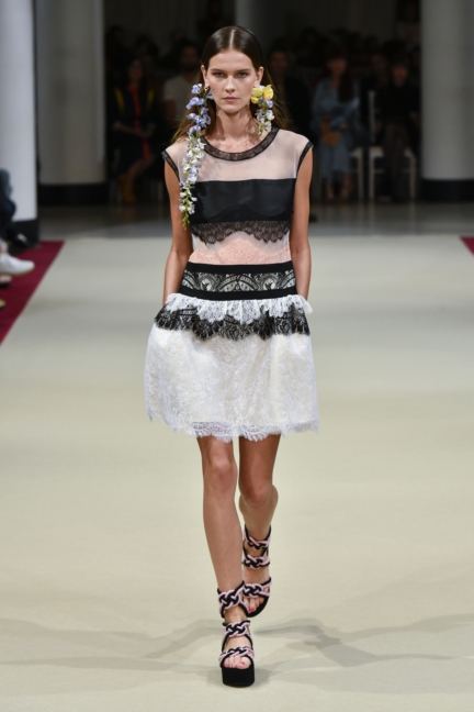 alexis_mabille_ss18_look_21