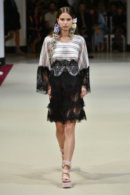 alexis_mabille_ss18_look_32