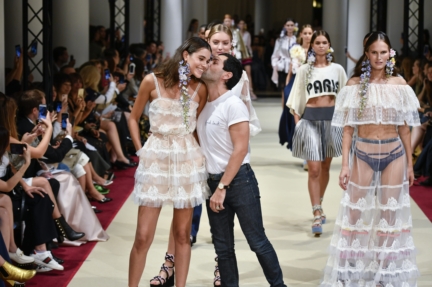 alexis_mabille_ss18_look_39