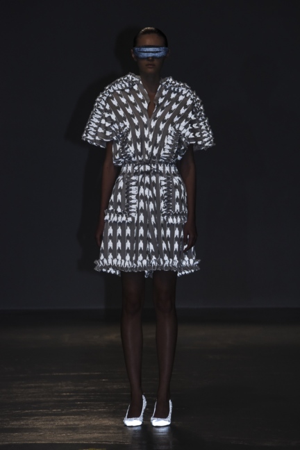 anrealage-paris-fashion-week-spring-summer-2016-13