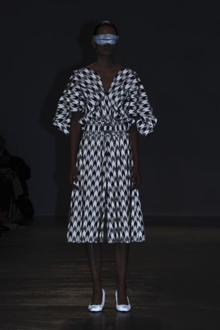 anrealage-paris-fashion-week-spring-summer-2016-15