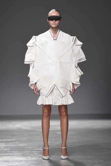 anrealage-paris-fashion-week-spring-summer-2016-44