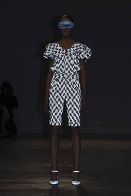 anrealage-paris-fashion-week-spring-summer-2016-9
