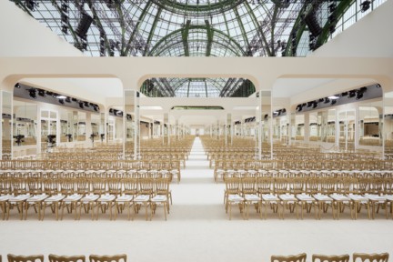 chanel-fall-winter-2016-17-ready-to-wear-decor-pictures-by-olivier-saillant