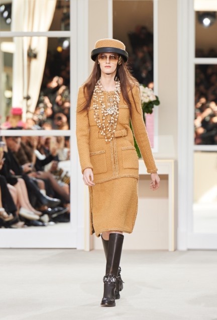 chanel-paris-fashion-week-autumn-winter-2016-runway-17