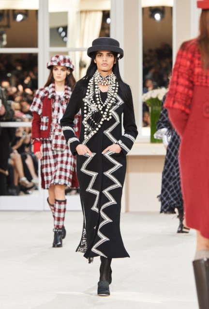 chanel-paris-fashion-week-autumn-winter-2016-runway-23