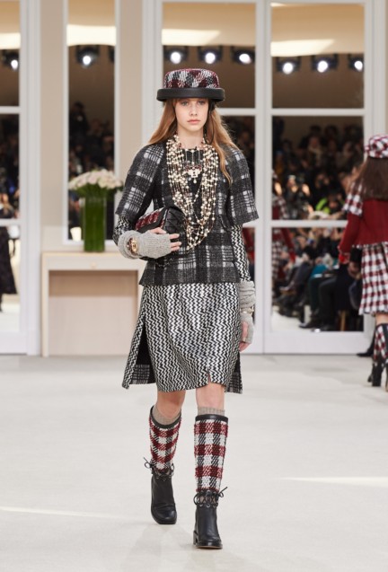 chanel-paris-fashion-week-autumn-winter-2016-runway-28