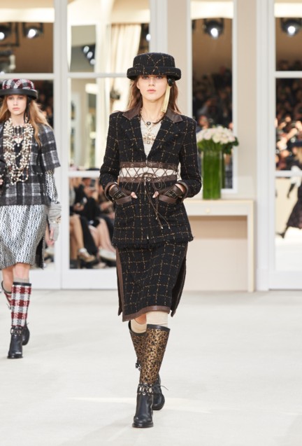 chanel-paris-fashion-week-autumn-winter-2016-runway-29