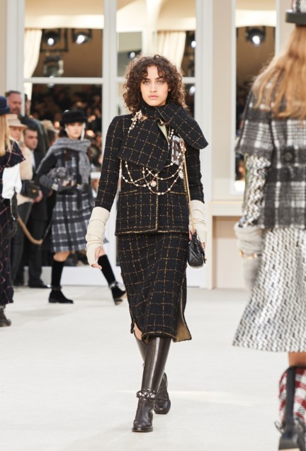 chanel-paris-fashion-week-autumn-winter-2016-runway-31
