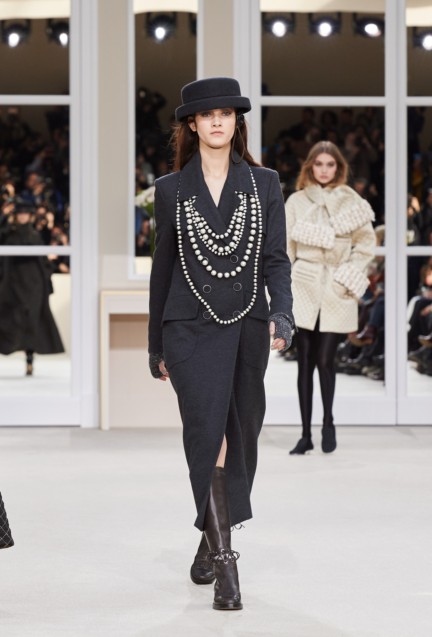 chanel-paris-fashion-week-autumn-winter-2016-runway-40