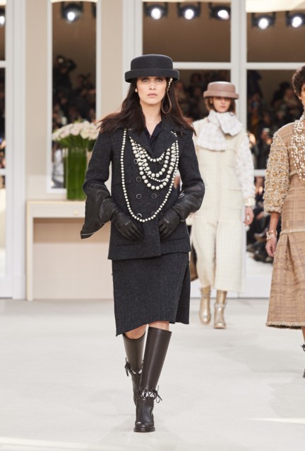chanel-paris-fashion-week-autumn-winter-2016-runway-48
