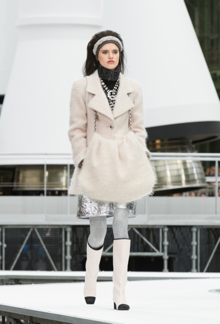 chanel-paris-fashion-week-autumn-winter-17-10