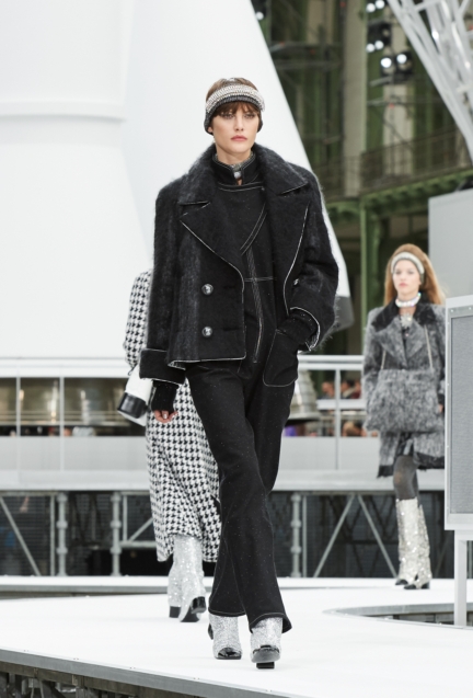 chanel-paris-fashion-week-autumn-winter-17-12