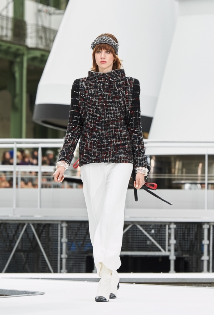chanel-paris-fashion-week-autumn-winter-17-16