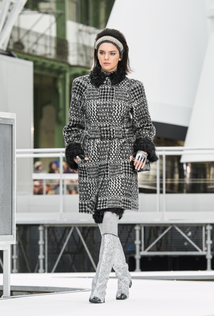 chanel-paris-fashion-week-autumn-winter-17-22