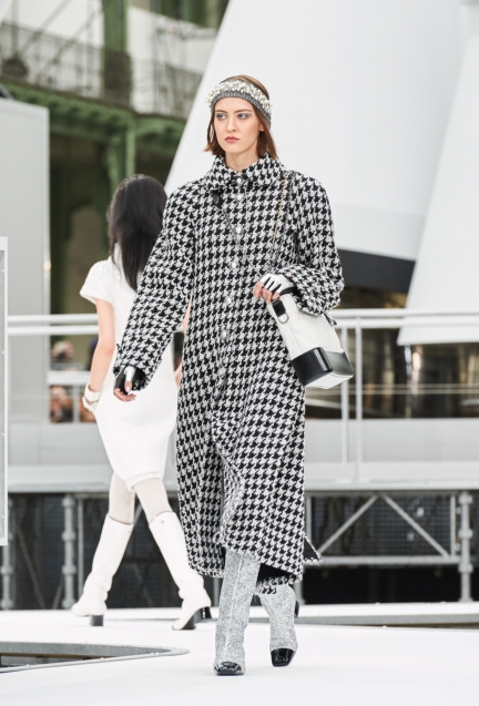 chanel-paris-fashion-week-autumn-winter-17-23
