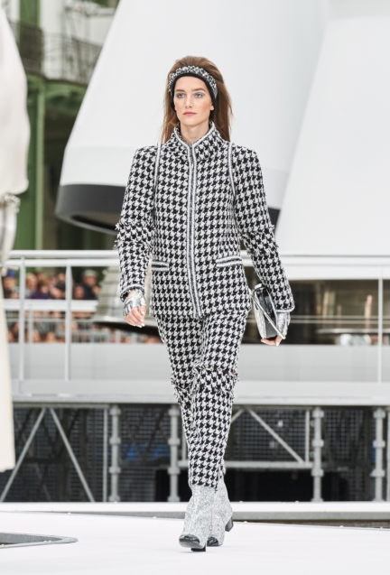 chanel-paris-fashion-week-autumn-winter-17-25