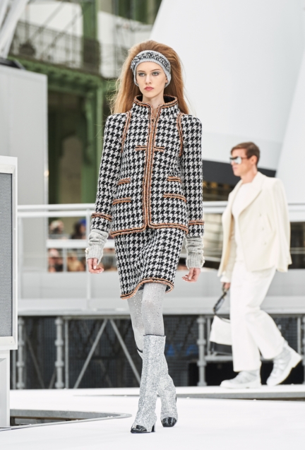 chanel-paris-fashion-week-autumn-winter-17-26
