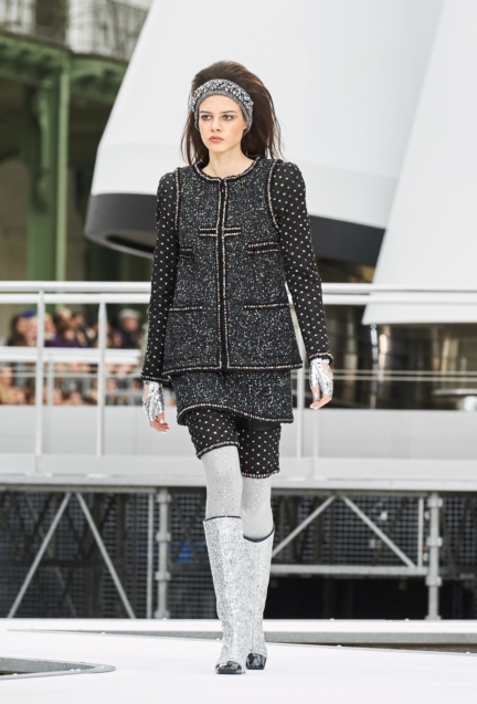 chanel-paris-fashion-week-autumn-winter-17-27