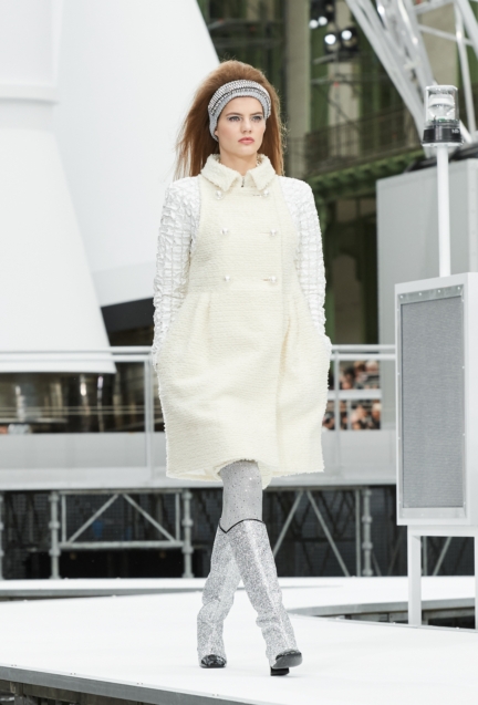 chanel-paris-fashion-week-autumn-winter-17-33