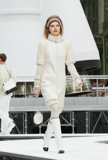 chanel-paris-fashion-week-autumn-winter-17-35