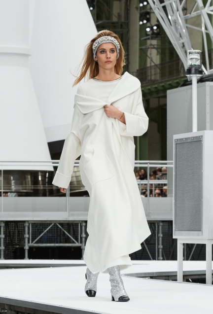 chanel-paris-fashion-week-autumn-winter-17-37