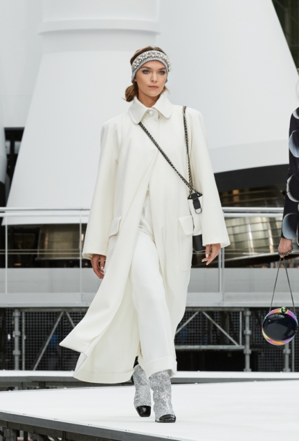 chanel-paris-fashion-week-autumn-winter-17-38