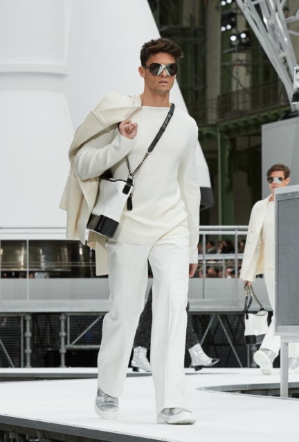 chanel-paris-fashion-week-autumn-winter-17-40