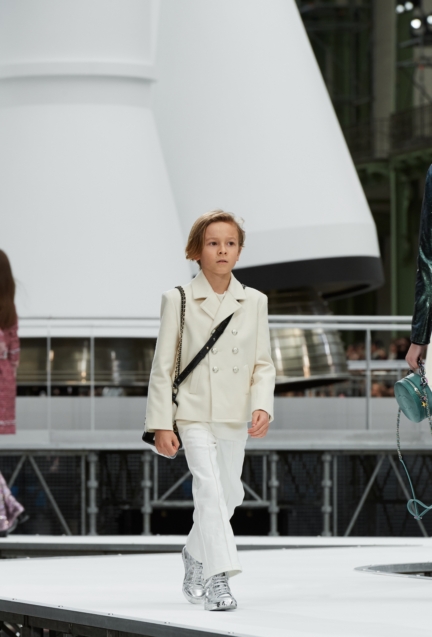 chanel-paris-fashion-week-autumn-winter-17-42