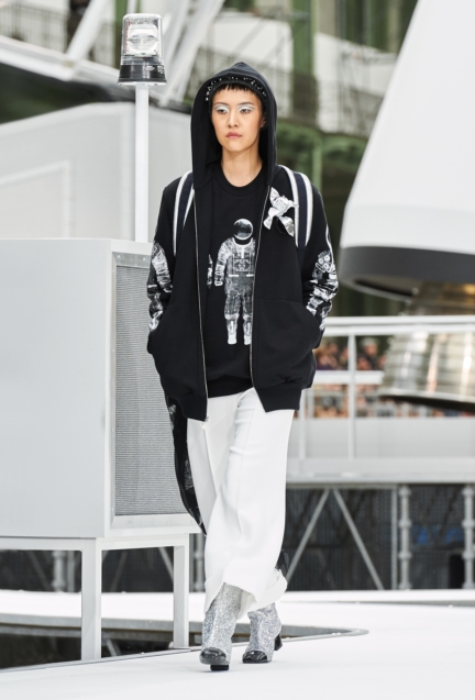 chanel-paris-fashion-week-autumn-winter-17-52
