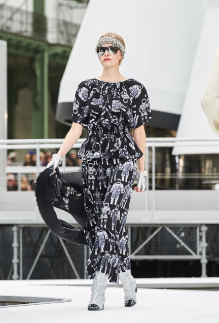 chanel-paris-fashion-week-autumn-winter-17-56