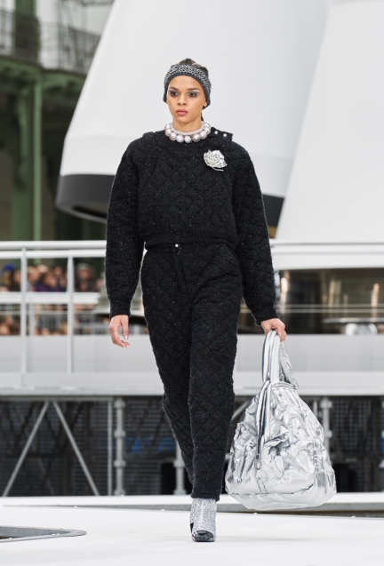 chanel-paris-fashion-week-autumn-winter-17-73