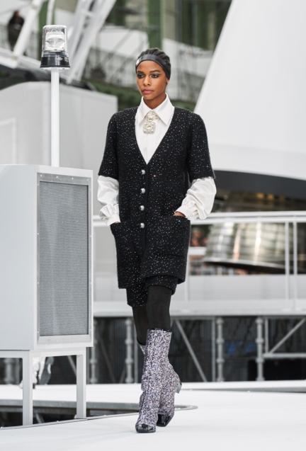 chanel-paris-fashion-week-autumn-winter-17-74