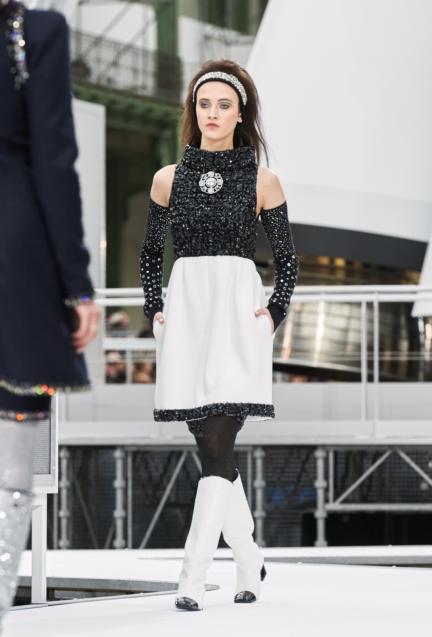 chanel-paris-fashion-week-autumn-winter-17-77