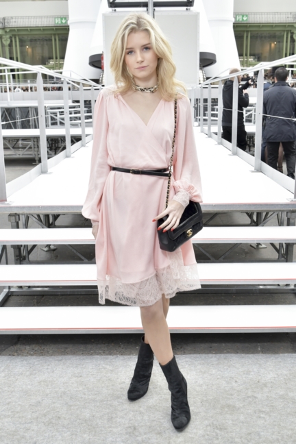 46_lottie-moss_fall-winter-2017-18-ready-to-wear-collection