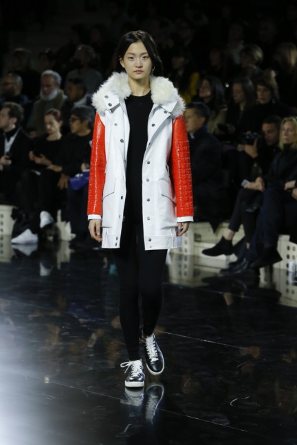 courreges-paris-fashion-week-aw-16-10