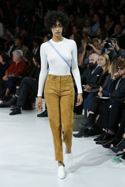 courreges-paris-fashion-week-spring-summer-2016-34