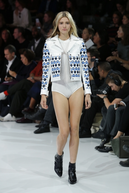 courreges-paris-fashion-week-spring-summer-2016-5
