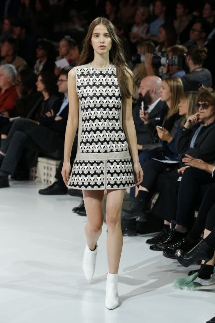courreges-paris-fashion-week-spring-summer-2016-53