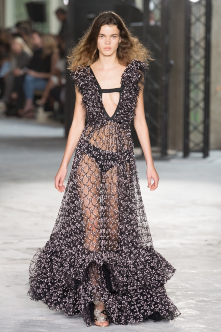 giambattista-valli-ss18-look-49