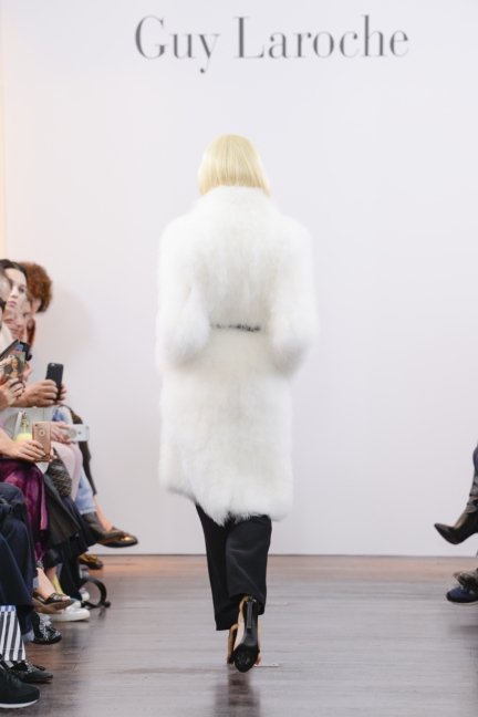 guy-laroche-ss2018-look-08-back