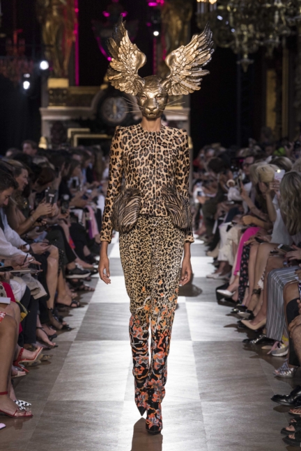 schiaparelli_hcaw1819_look_02