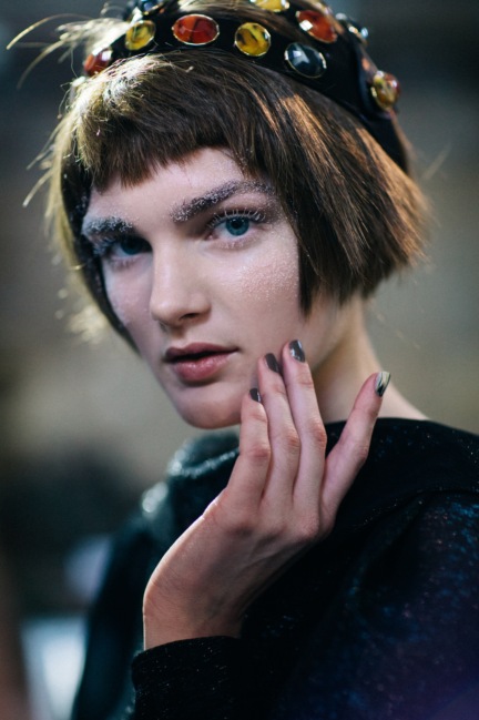 yana-davydova-backstage-ulyana-sergeenko-paris-couture-fashion-week-fall-winter-2017_yd4145