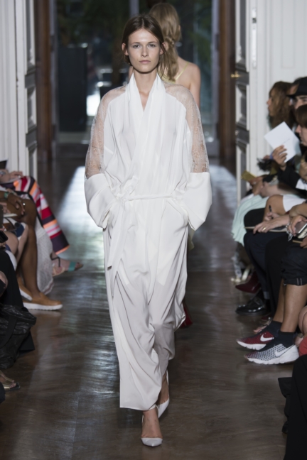yiqing-yin-hcfw15-1
