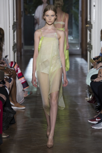 yiqing-yin-hcfw15-3