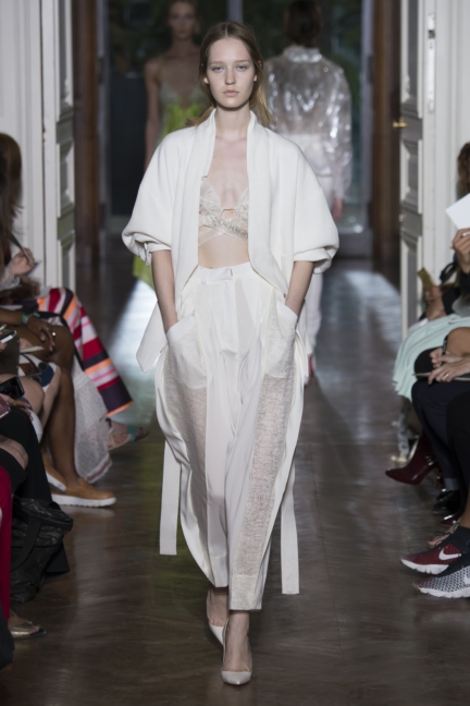yiqing-yin-hcfw15-4