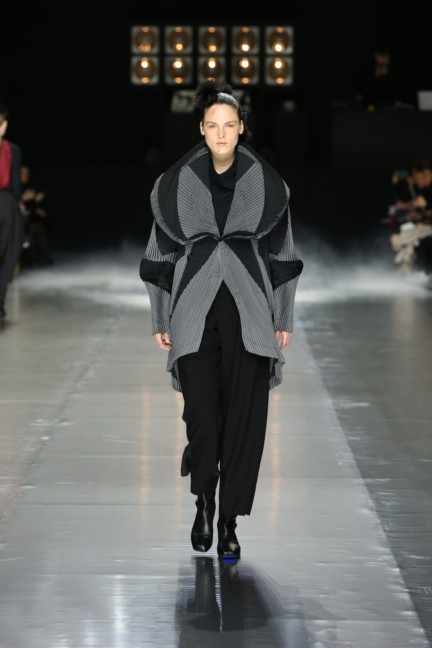 issey-miyake-paris-fashion-week-aw-16-18