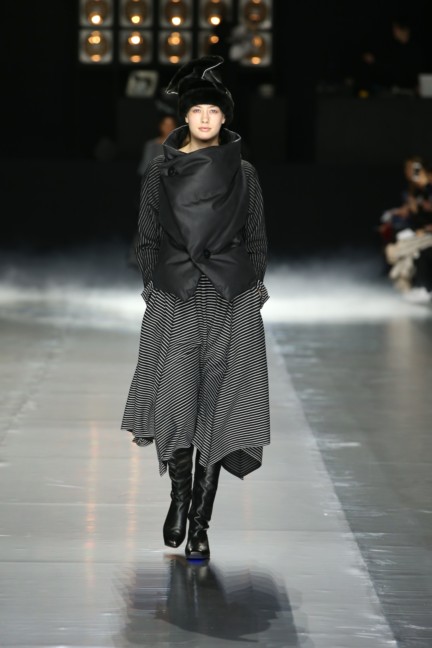 issey-miyake-paris-fashion-week-aw-16-19