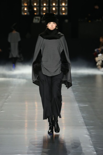 issey-miyake-paris-fashion-week-aw-16-22